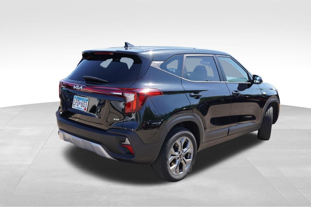 Used 2024 Fusion Black Kia LX image 3