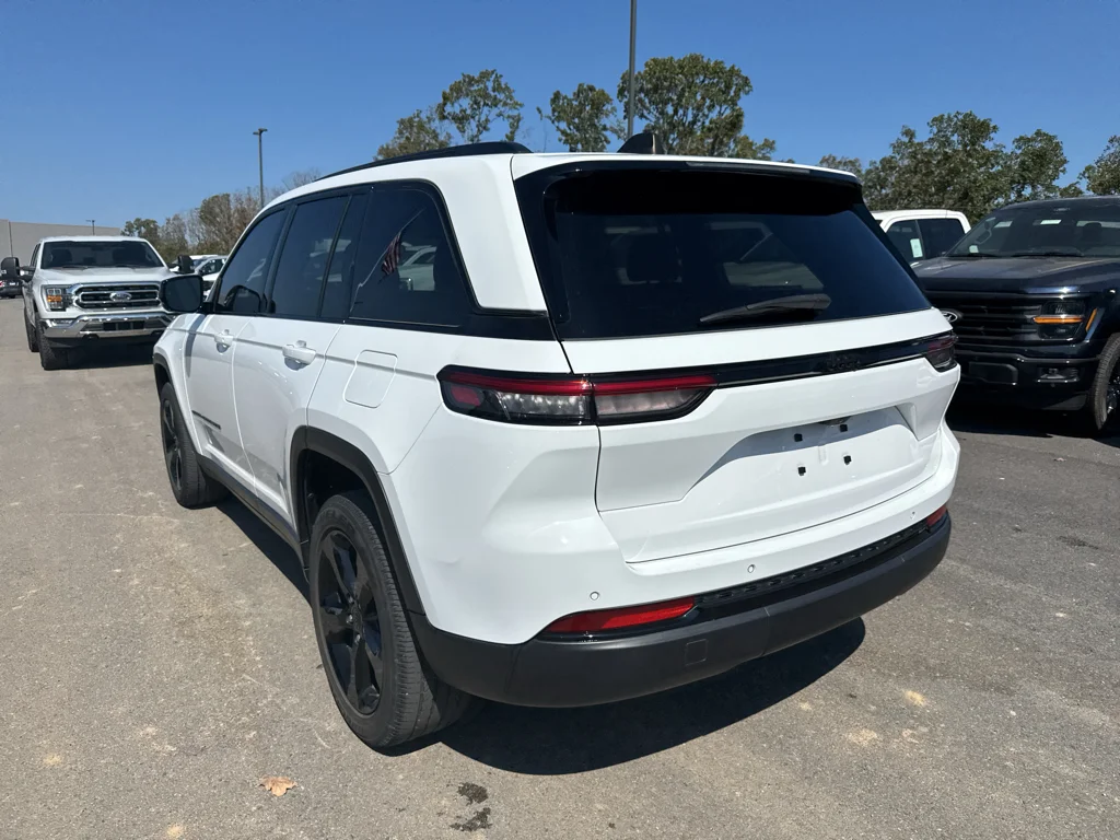 Used 2023 Bright White Clearcoat Jeep Altitude image 7