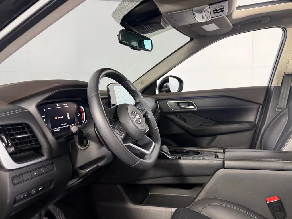 Used 2023 Black Nissan Platinum image 23