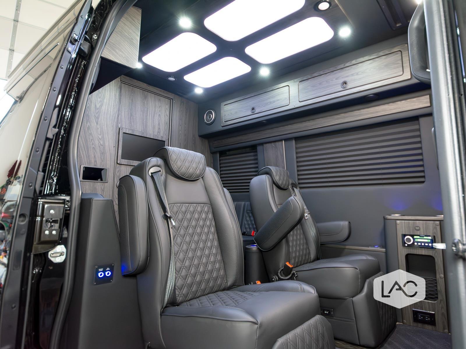 New 2026 BLACK OGV LUXURY COACH AWD 144 | ADV PKG 1.1 | PetSafe image 4