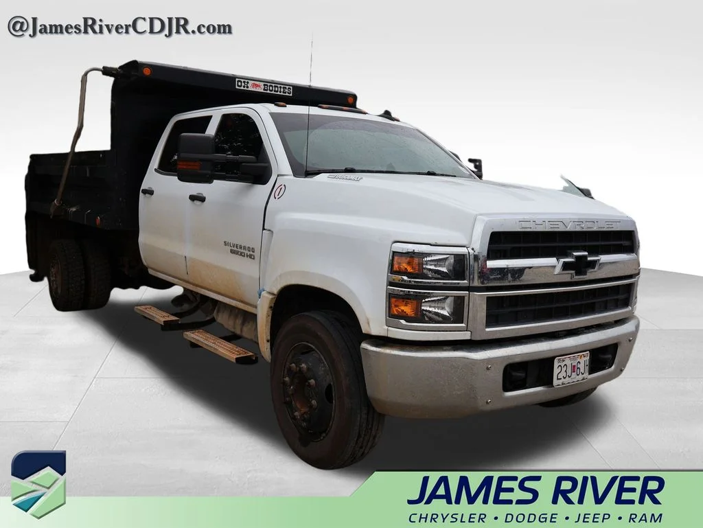Used 2022 White Chevrolet 1WT image 16