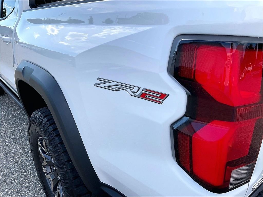 Used 2024 White Chevrolet ZR2 image 27