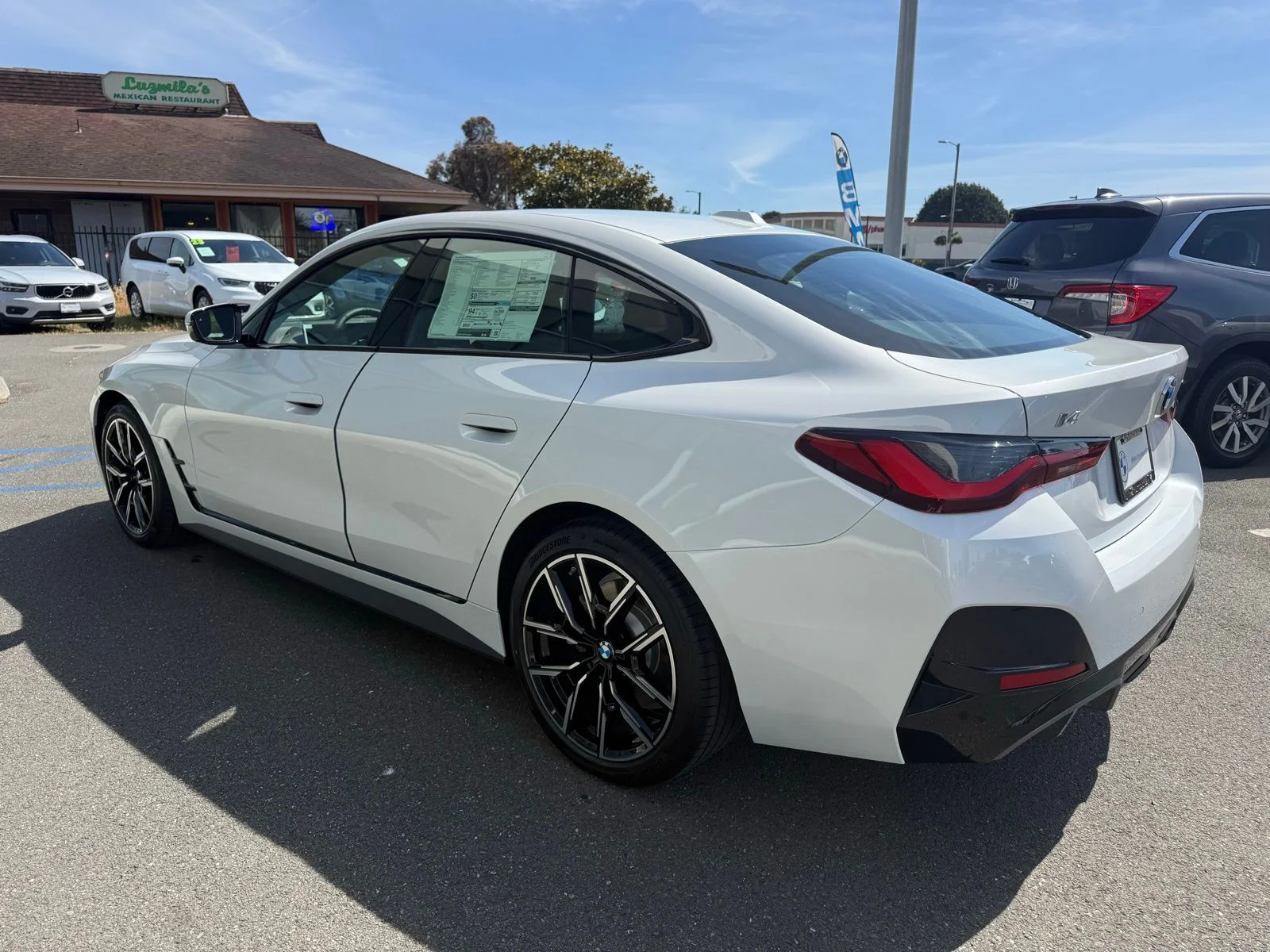 New 2026 Mineral White Metallic BMW xDrive40 image 5