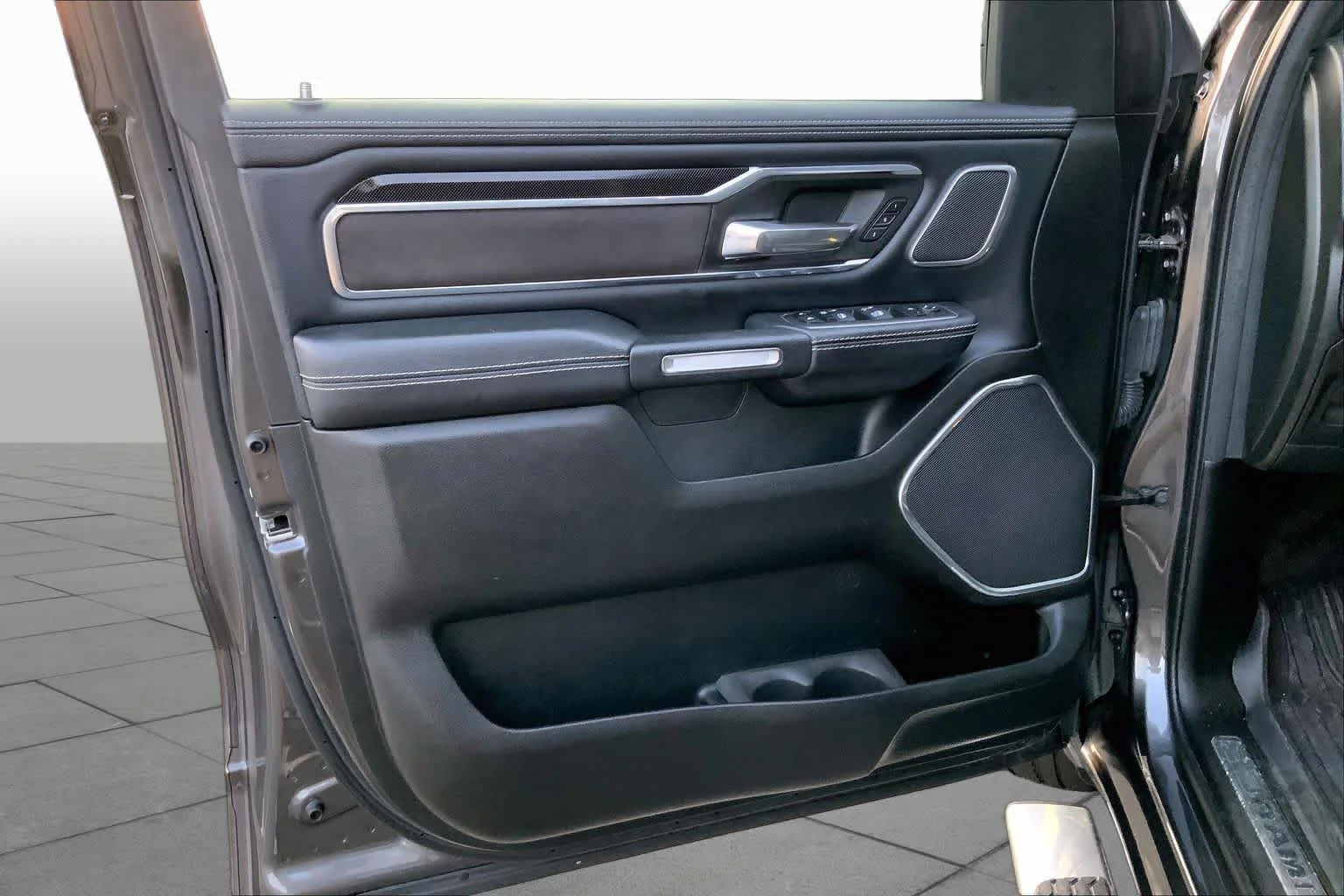 Used 2022 Granite Crystal Metallic Clearcoat Ram Laramie image 19