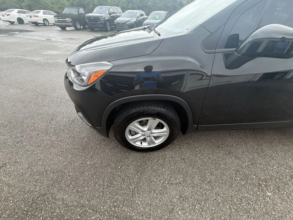 Used 2021 Black Chevrolet LS image 10