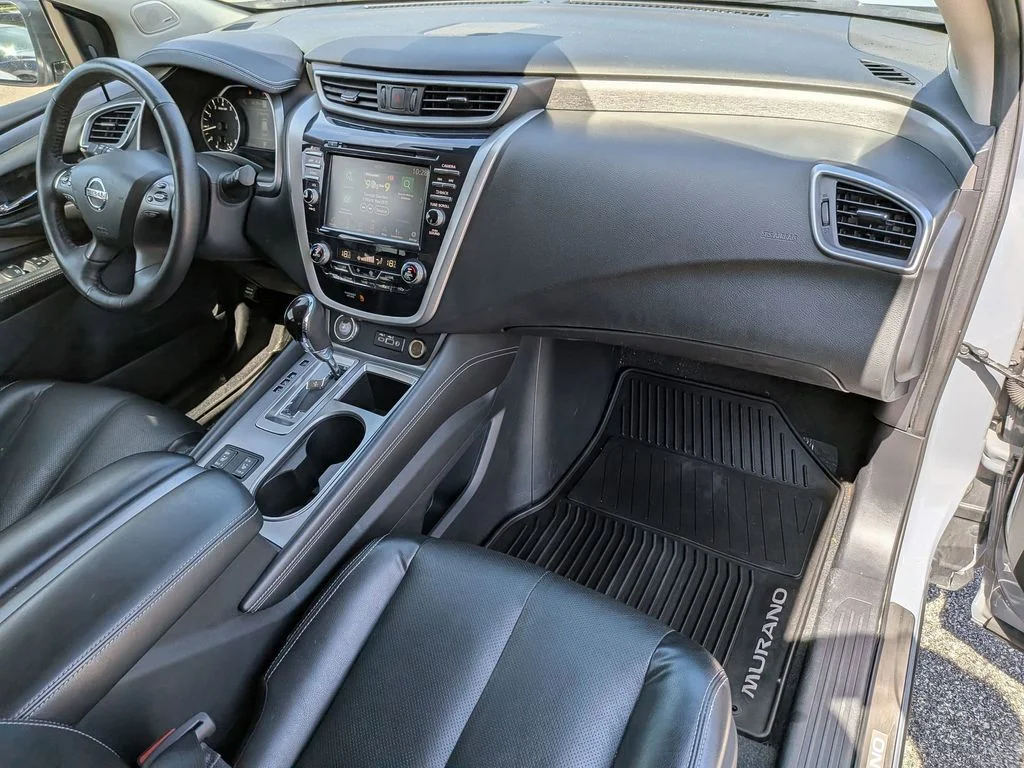 Used 2021 Silver Nissan SL image 31