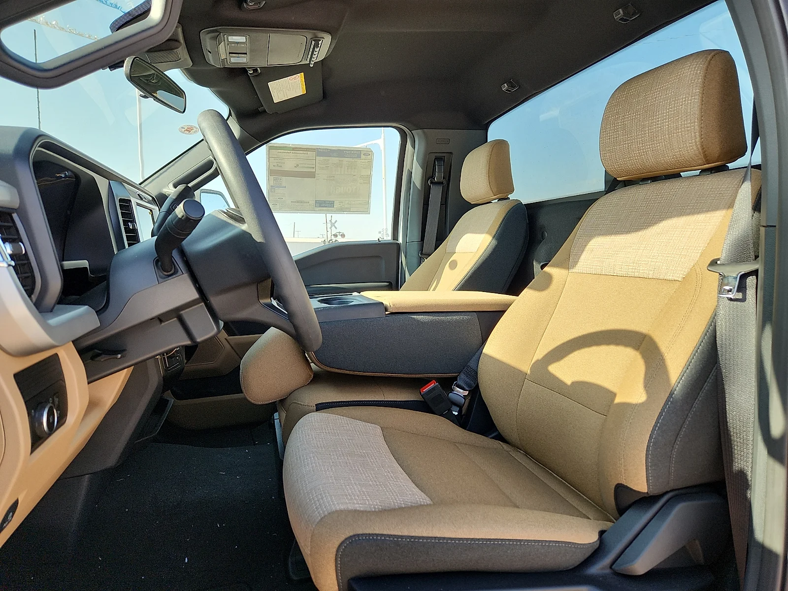 New 2027 Oxford White Ford XLT image 17