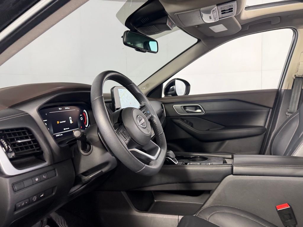 Used 2023 Black Nissan Platinum image 23
