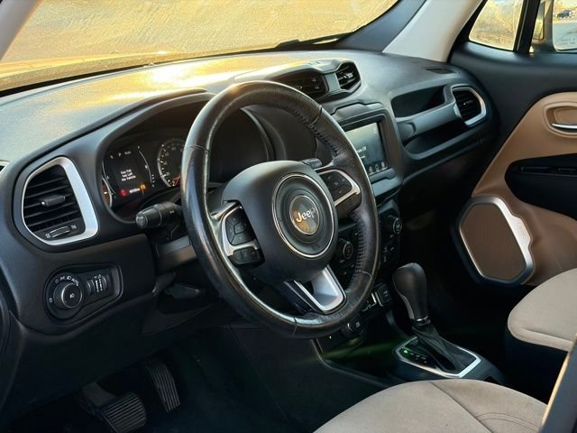 Used 2019 Black Clearcoat Jeep Latitude image 10