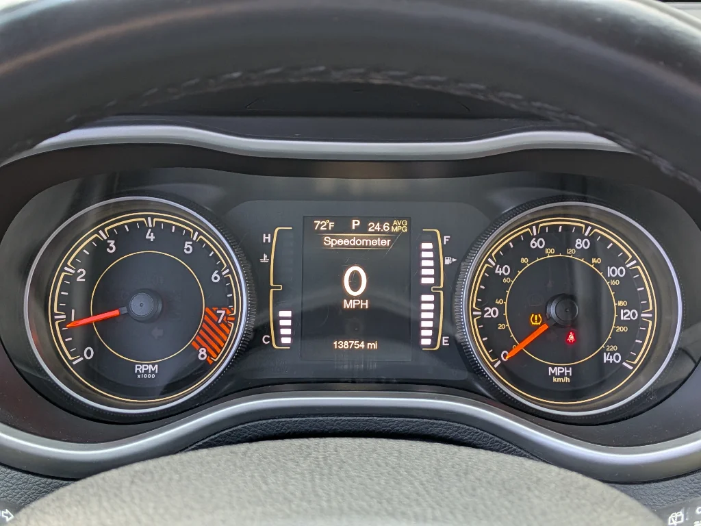Used 2015 Brilliant Black Crystal Pearlcoat Jeep Latitude image 12