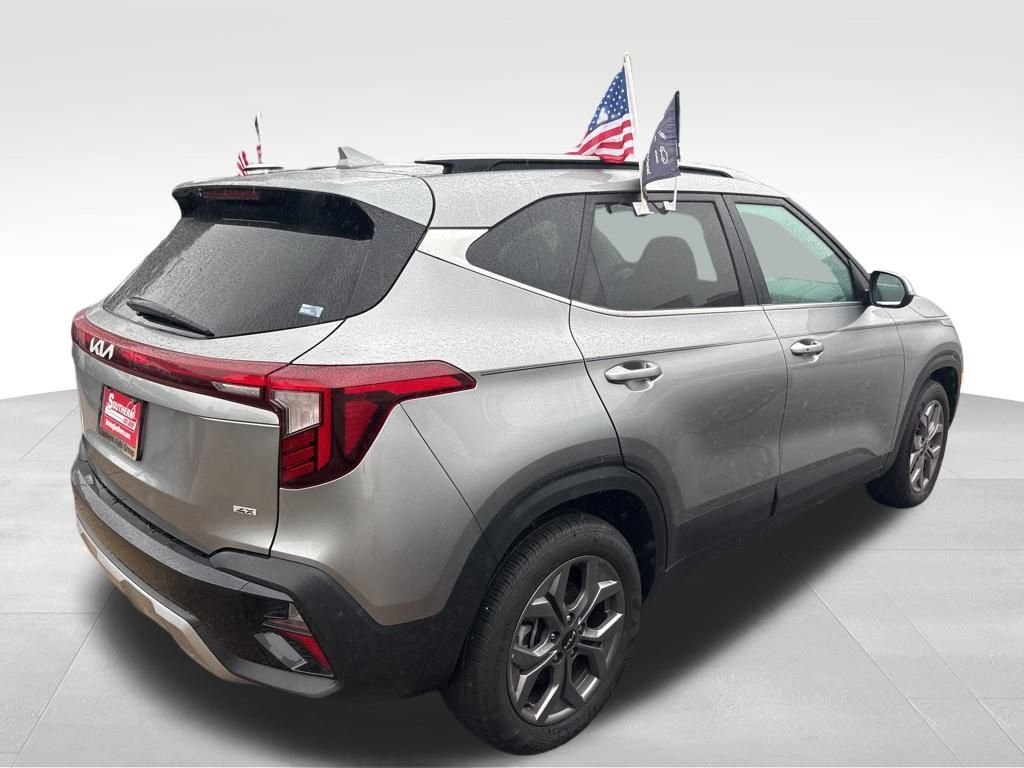 2024 Kia Seltos S photo 2