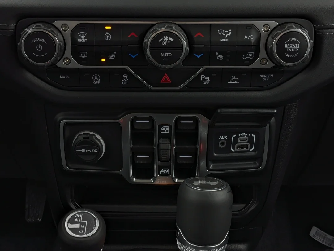 New 2025 White Jeep Sahara - - 4x4 - McKinley Leather Seats - Technology Grp - Safety Grp - Alpine Prem Audio & More! image 21