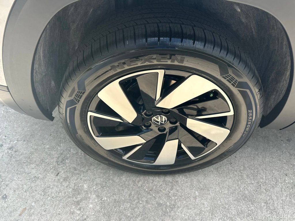 New 2026 Silver Volkswagen 2.0T SE w/Technology image 25