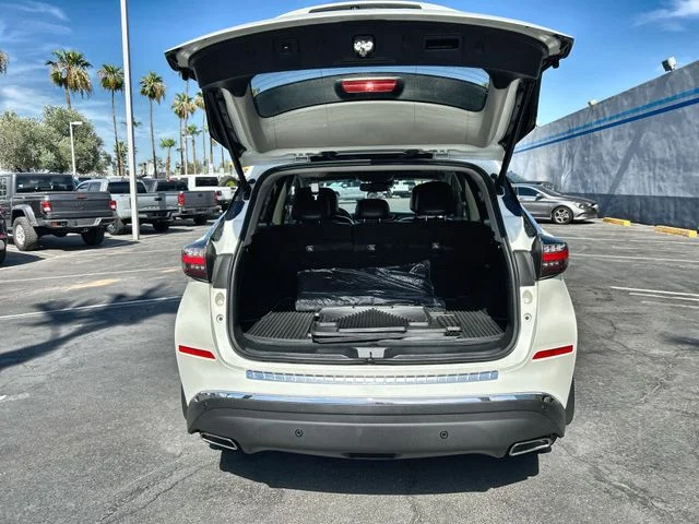 Used 2019 White Nissan Platinum image 26