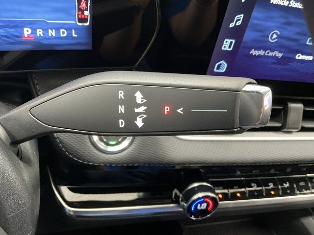 New 2027 Summit White Chevrolet LT image 30