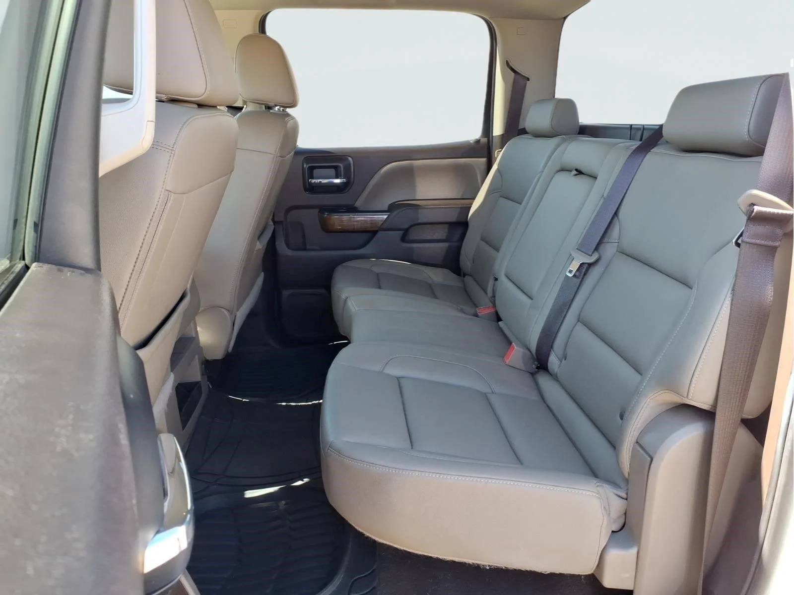 Used 2017 White Frost Tricoat GMC SLT image 9