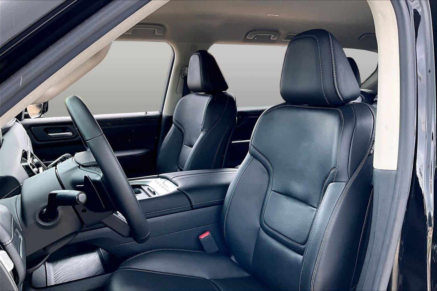 Used 2025 Super Black Nissan SV image 8