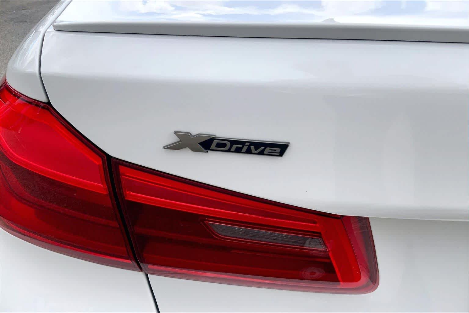 Used 2020 Alpine White BMW M550i xDrive image 9