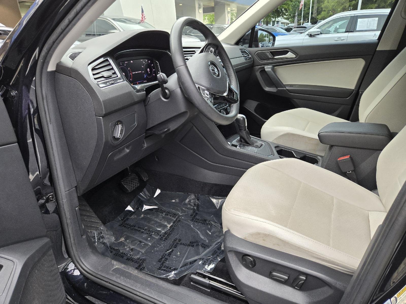 Used 2020 Deep Black Pearl Volkswagen SEL image 10
