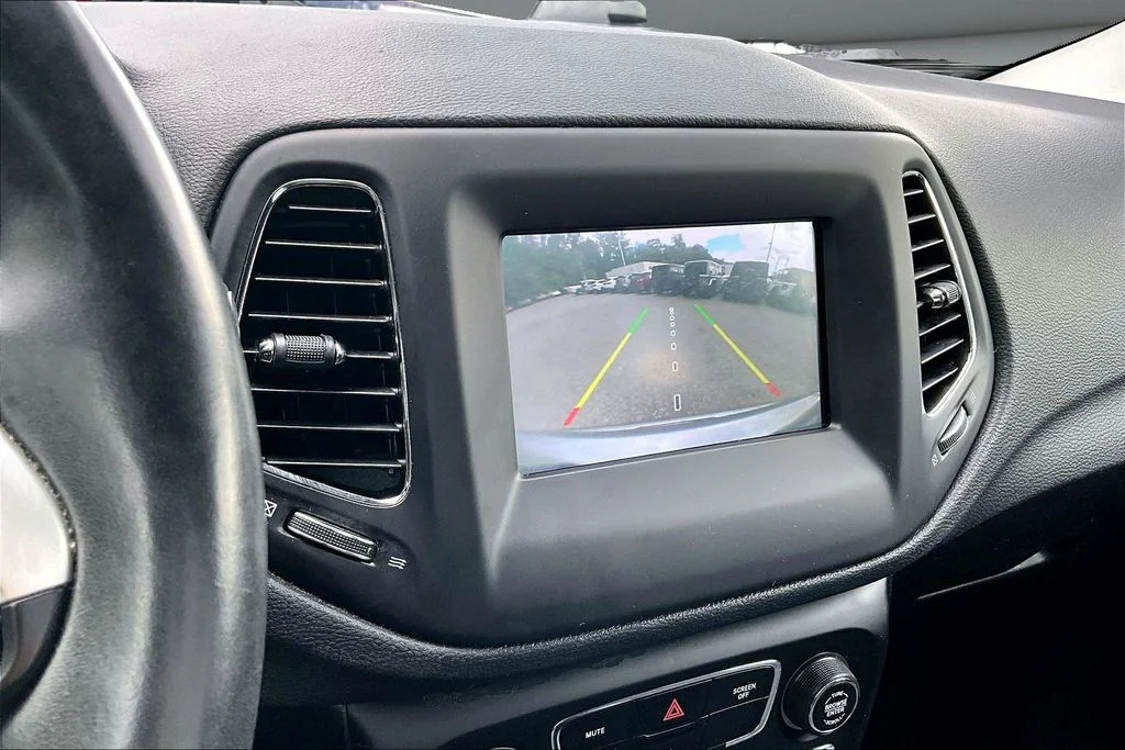 Certified Used 2019 Silver Jeep Latitude image 14