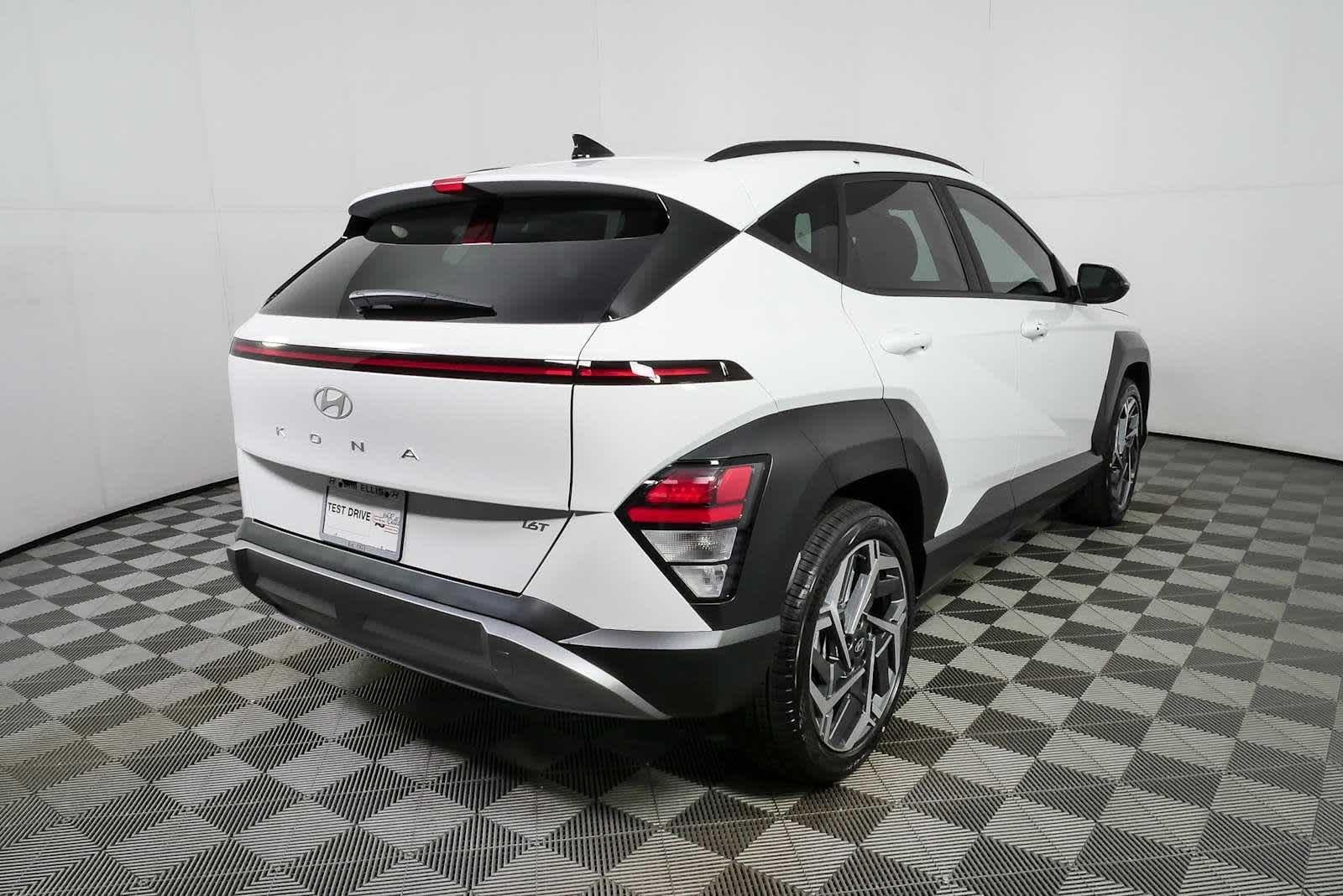 New 2026 Atlas White Hyundai SEL Premium FWD image 3