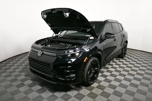 New 2026 Deep Black Pearl Volkswagen SE R-Line Black image 32