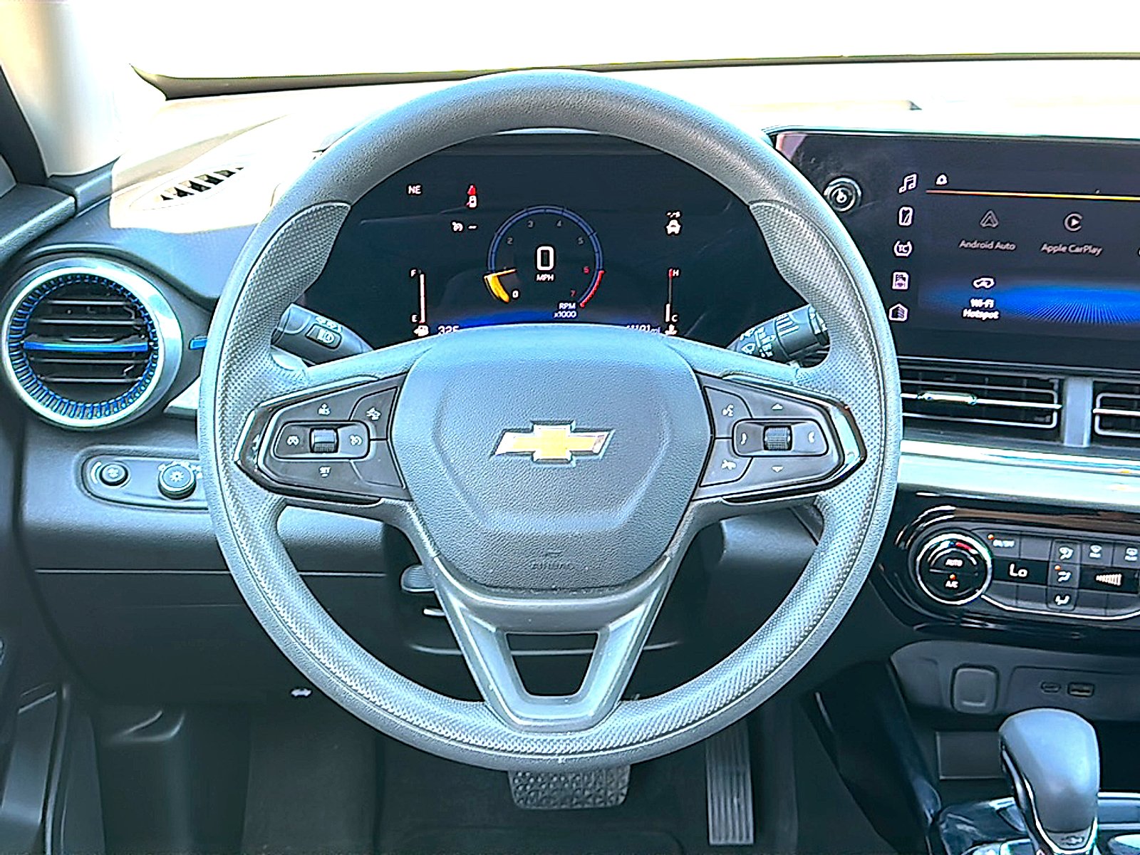 Used 2025 Summit White Chevrolet FWD LT image 21