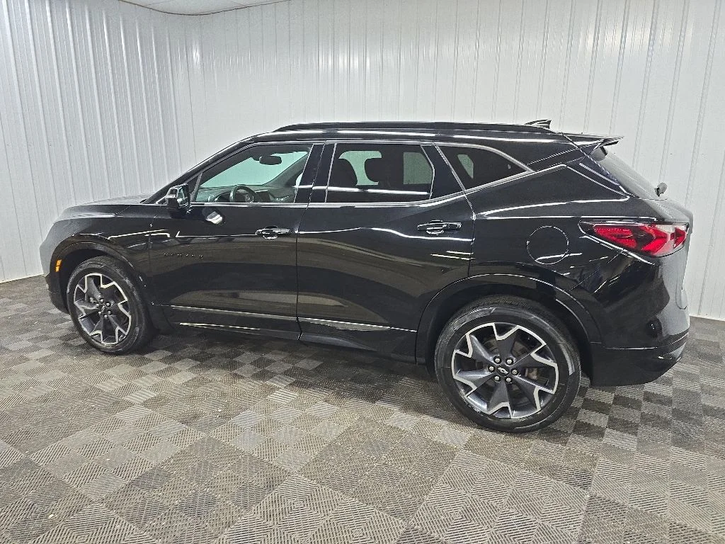 Used 2022 Black Chevrolet RS image 4