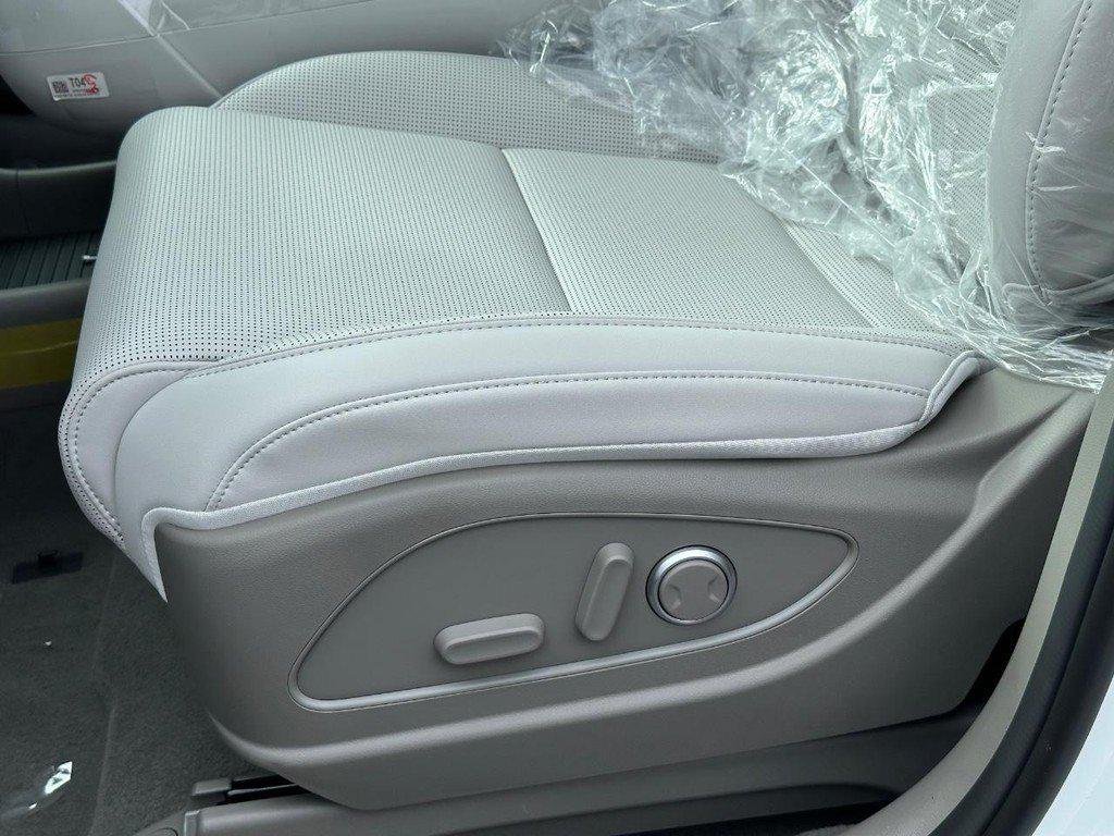 New 2027 White Hyundai SEL AWD image 18