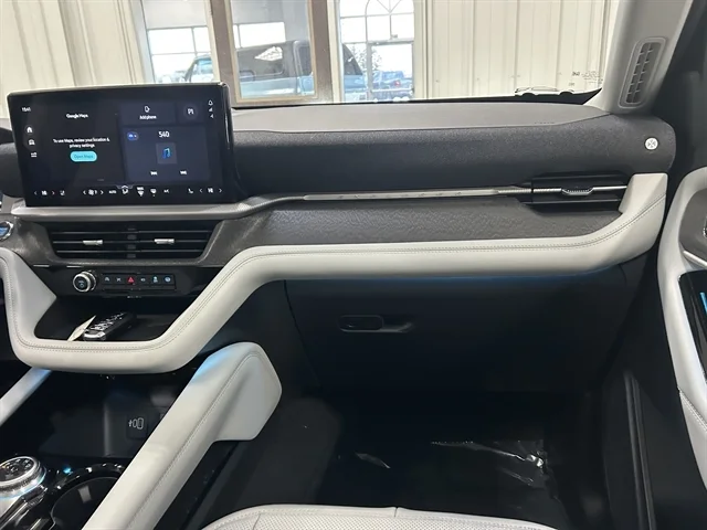 New 2026 Star White Metallic Tri-Coat FORD Platinum™ image 37