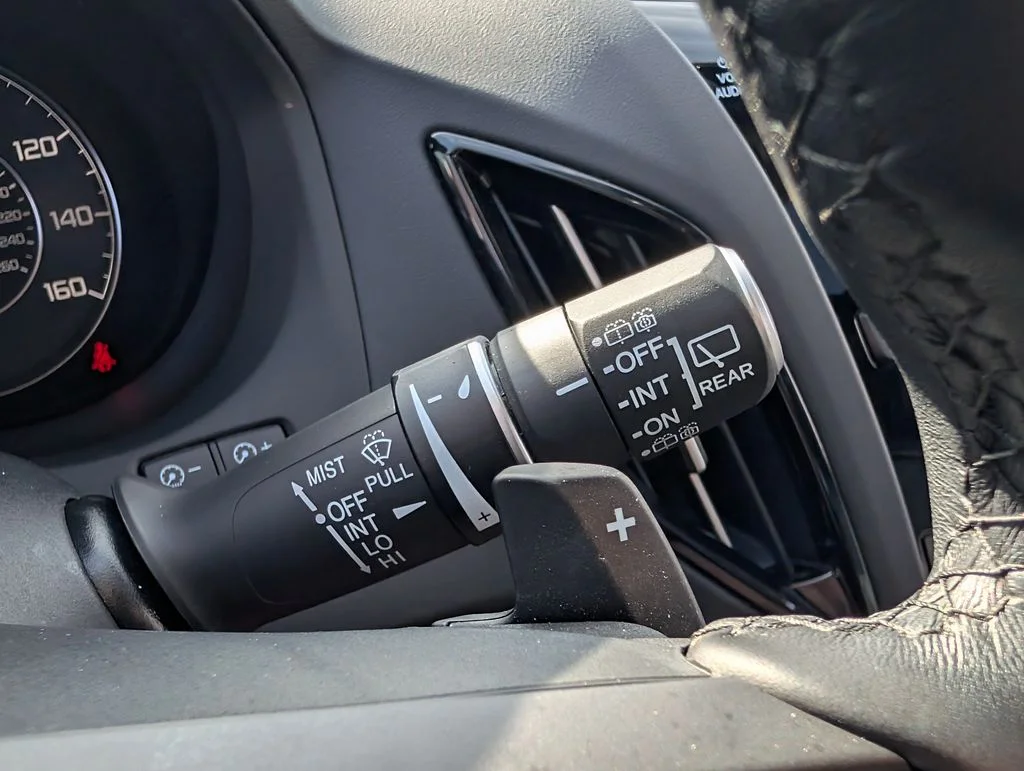 Used 2025  Acura Technology Package image 36