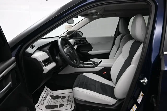 Used 2025 Cosmic Blue Met Mitsubishi SE image 9