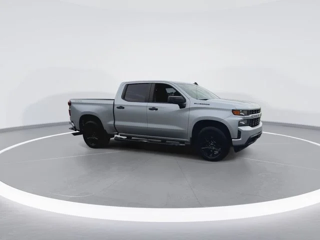 Used 2022 Silver Chevrolet Custom image 13