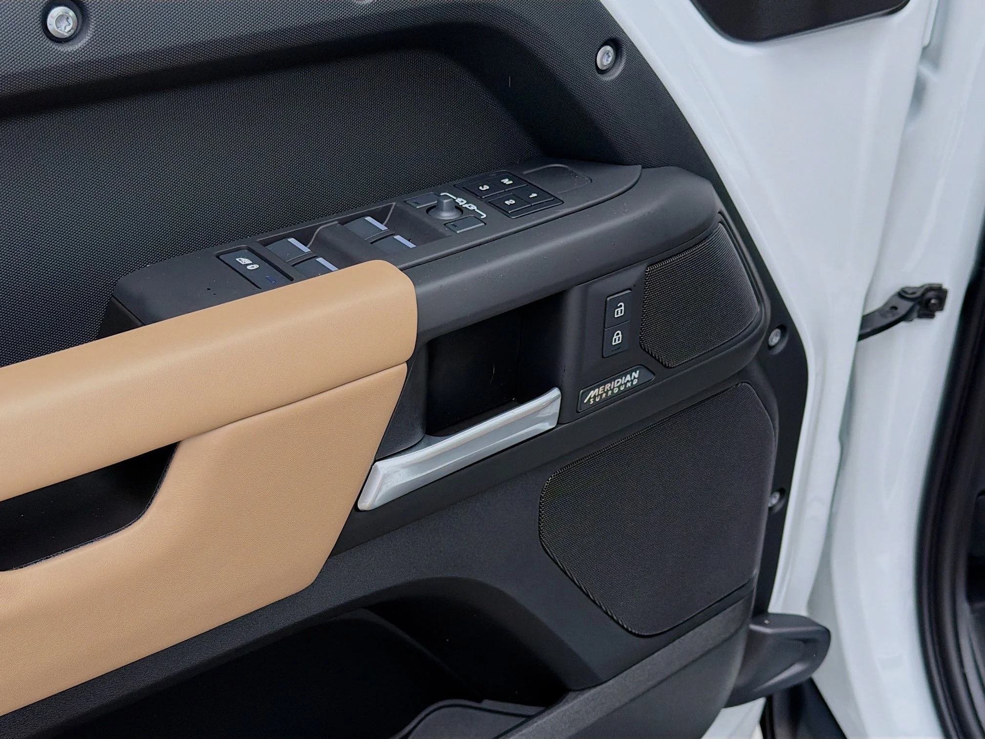 New 2026 Fuji White Land Rover X-Dynamic SE image 22