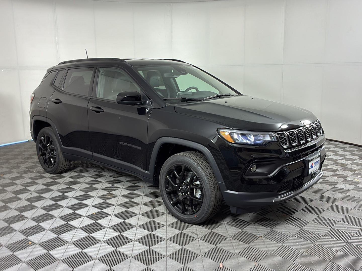 New 2026 Diamond Black Crystal Pearl-Coat Exterior Paint Jeep Latitude Altitude image 2