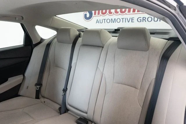 Used 2025 Gray Honda SE image 18