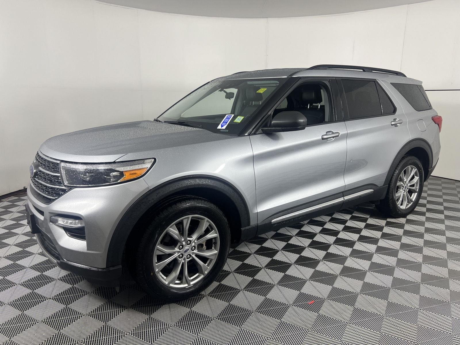Used 2023 Iconic Silver Ford XLT image 7