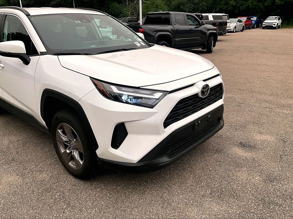Used 2025 White Toyota XLE image 8