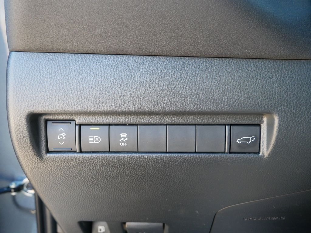 2024 Toyota Venza LE - Photo 22