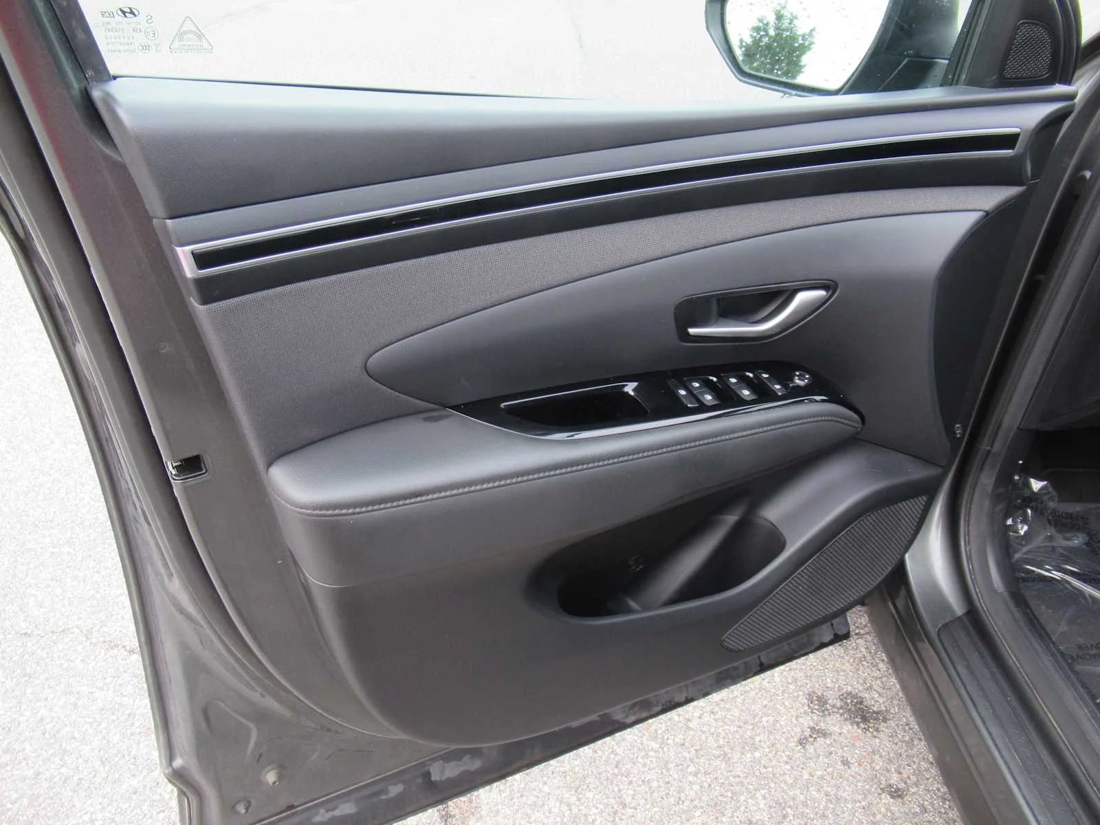Used 2024 Amazon Gray Hyundai SEL Convenience image 14