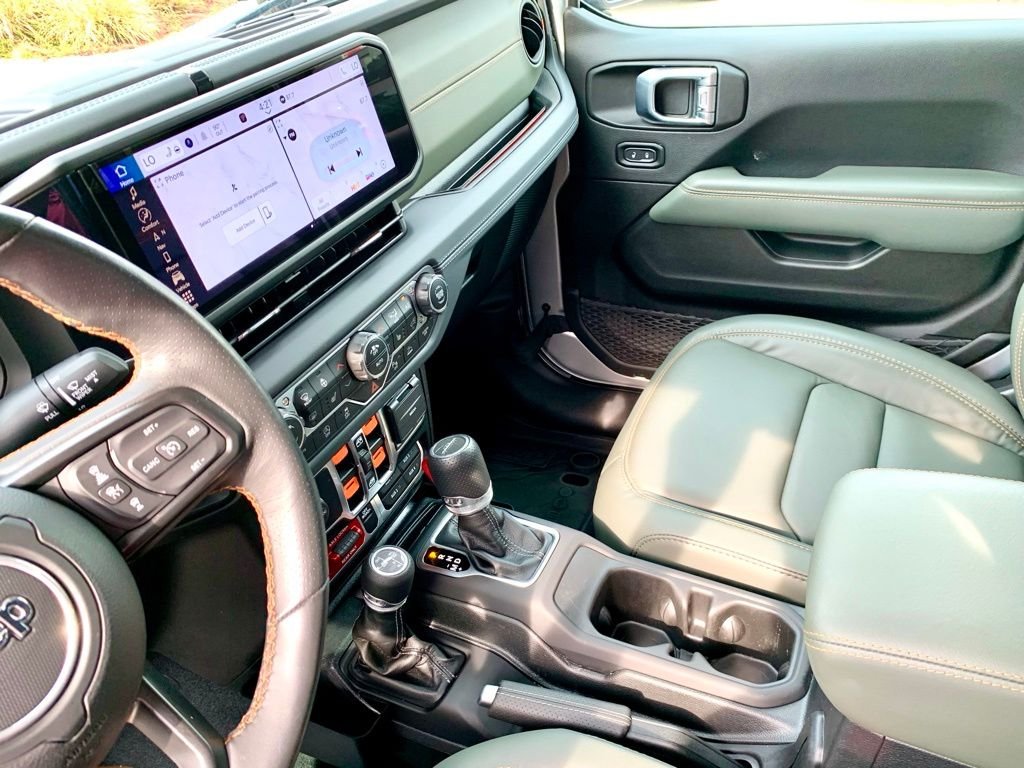 Used 2024 Silver Jeep Mojave image 38
