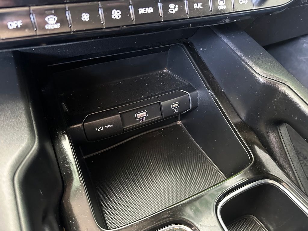 Used 2024 White Kia LX image 7