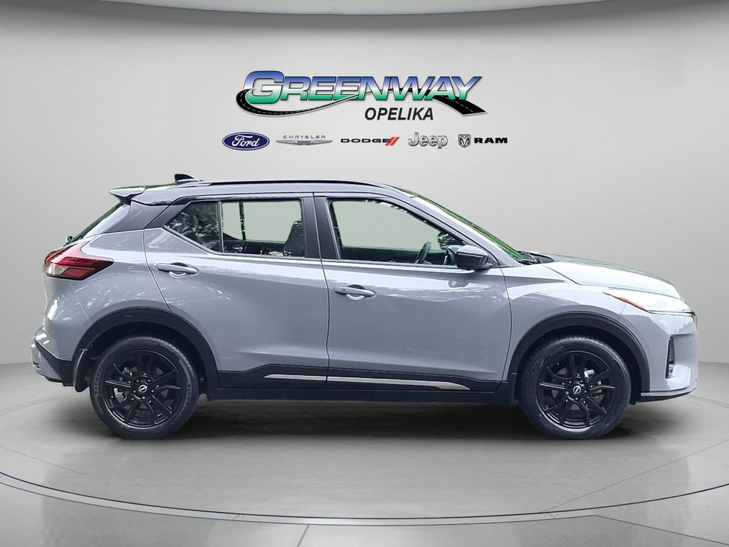 Used 2023 Gray Nissan SR image 8