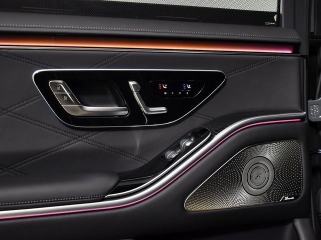 New 2026 MANUFAKTUR Silicon Grey Mercedes-Benz S 63 E AMG® image 106