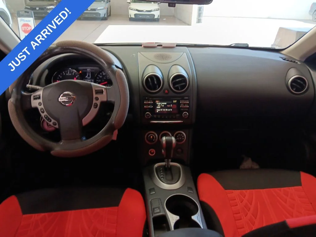 Used 2014 Brilliant Silver Nissan S image 5