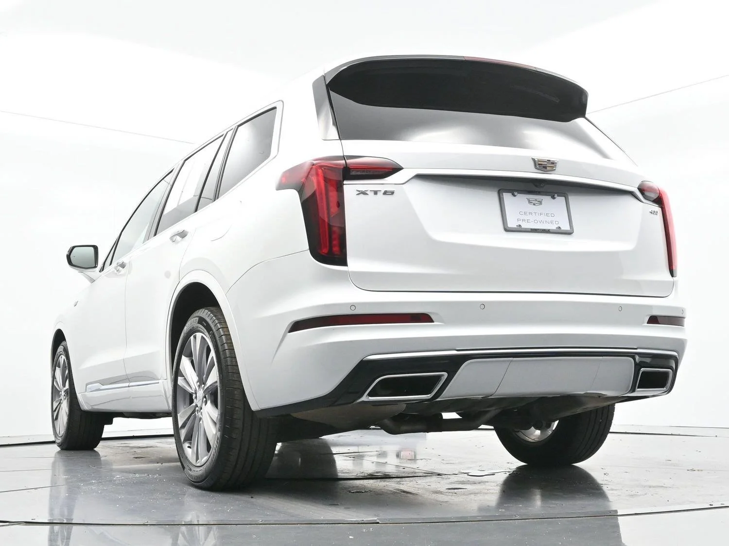 Used 2024 Crystal White Tricoat Cadillac Premium Luxury image 40