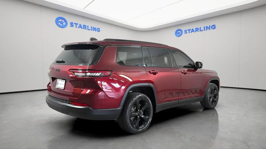 Used 2022 Red Jeep Altitude 4x2 image 9