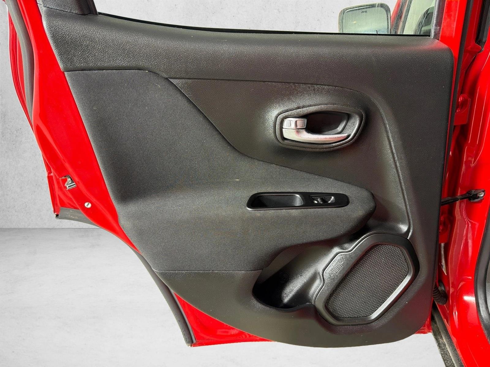 Used 2020 Colorado Red Clearcoat Jeep Latitude image 21