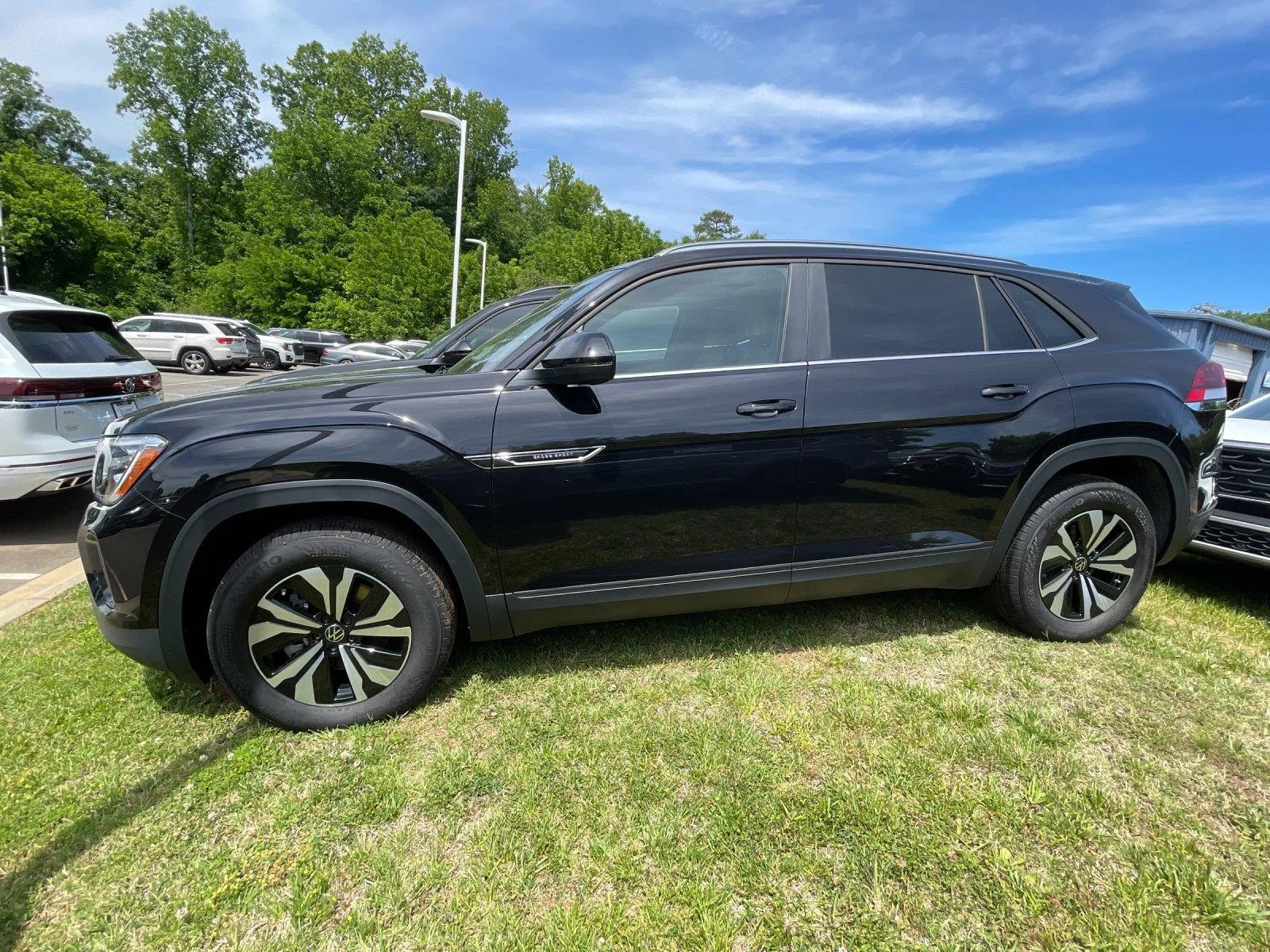 New 2026 Deep Black Pearl Volkswagen 2.0T SE image 2