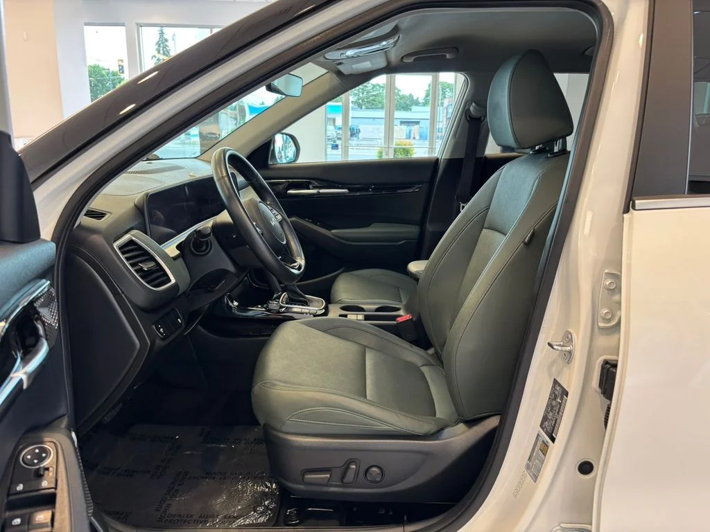 Used 2024 White Kia SX image 13